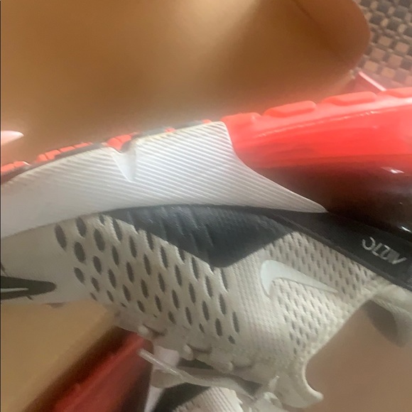 Nike AirMax 270 - Picture 4 of 6